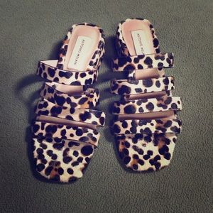Like-new Antonio Melani leather slide sandals
